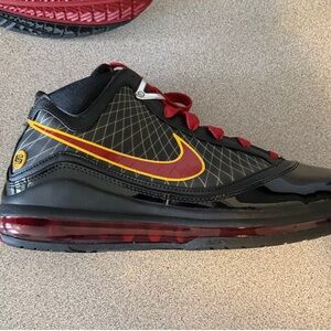 Lebron James 7 vii FairFax Black and Red NIKE 9.5